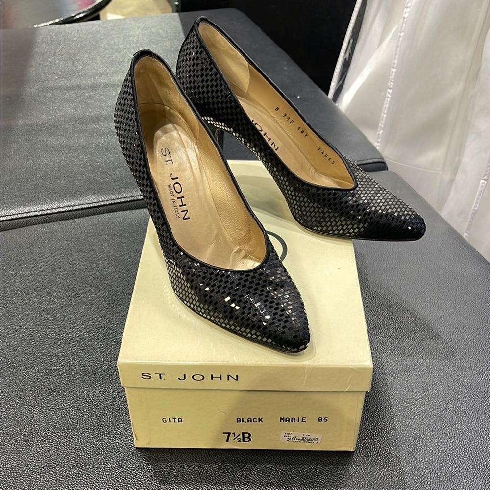St. John Heel - Sz 7.5 - Black Shimmer